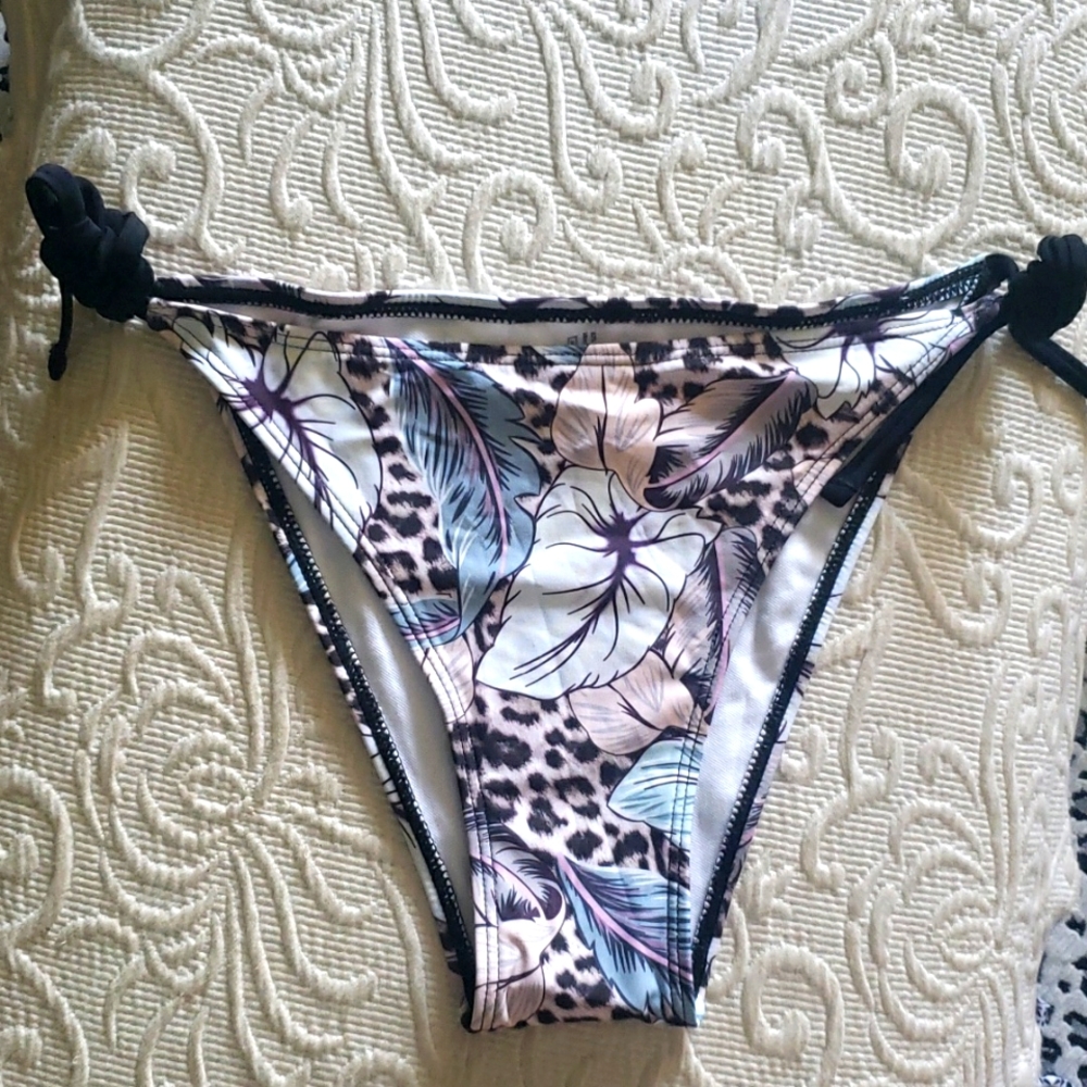 Shein bottom bikini 👙 size M